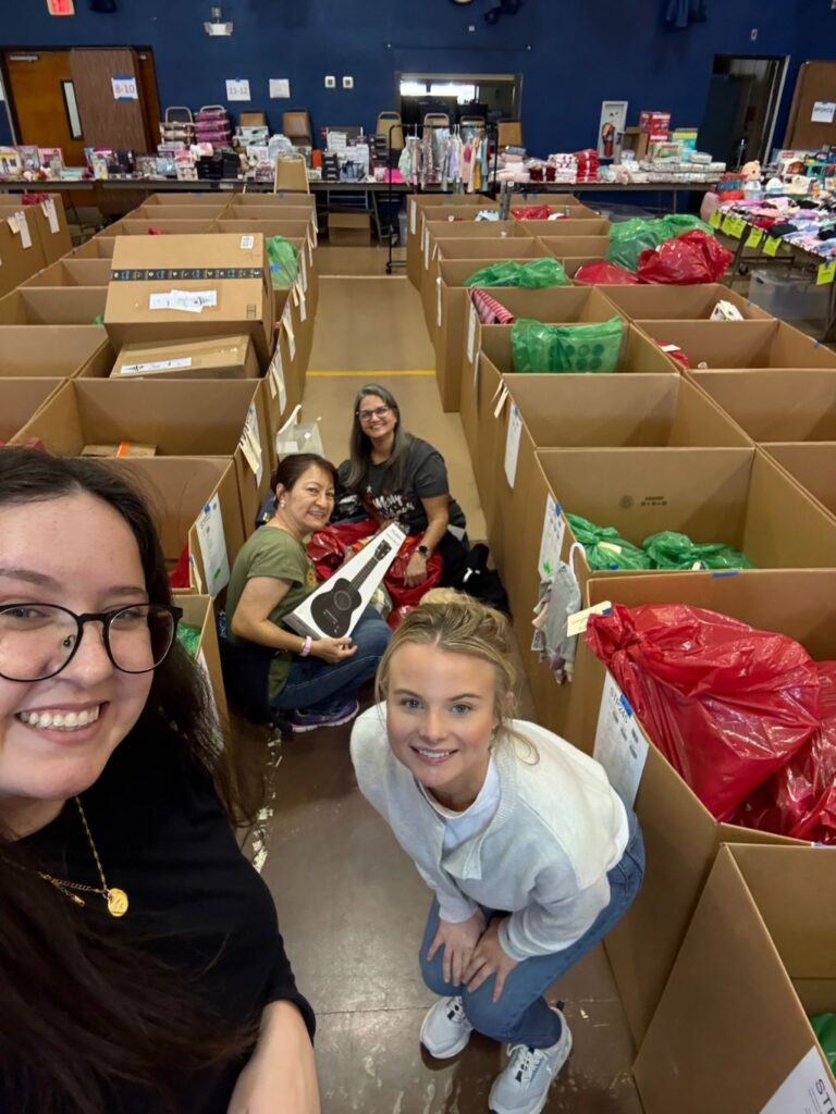 Sembler-TSA-001 Sembler Employees Supporting The Salvation Army
