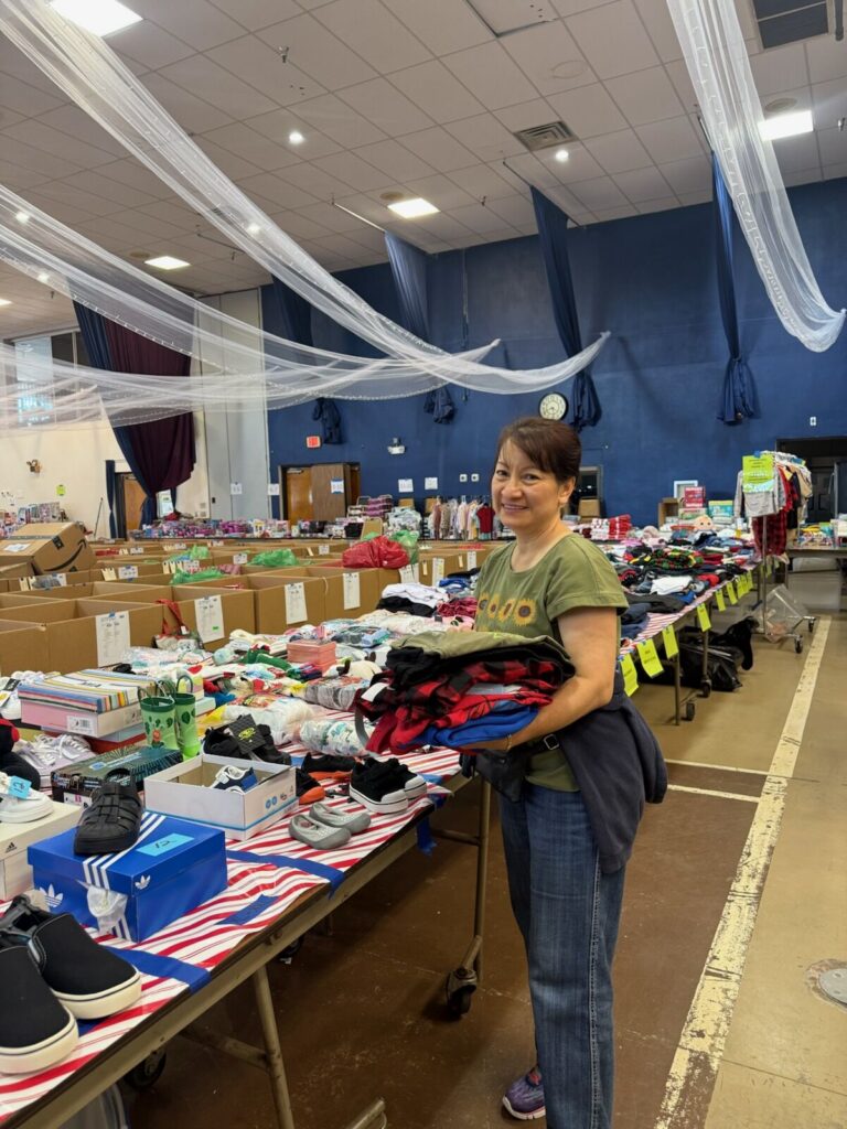 Sembler-TSA-003 Sembler Employees Supporting The Salvation Army